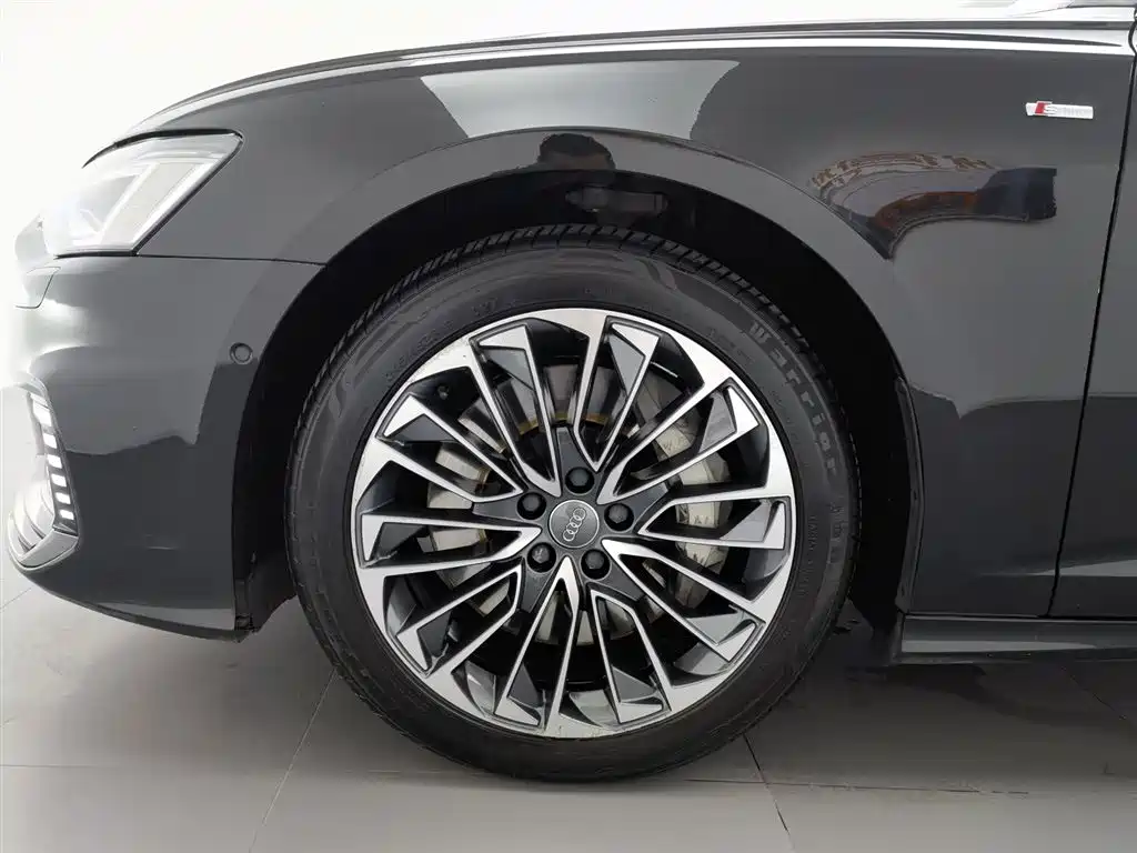Audi A6L New Energy 2021 — фото 17