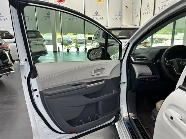 Toyota Sienna 2024