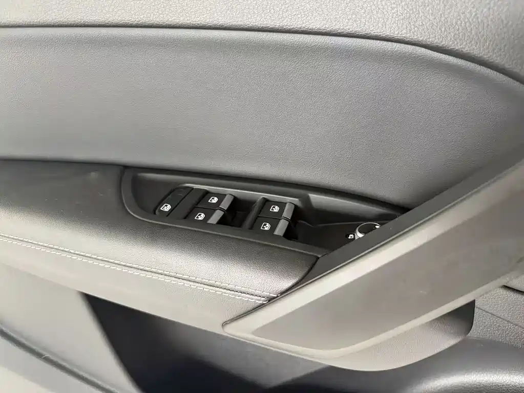 Audi Q5L 2022 — фото 15