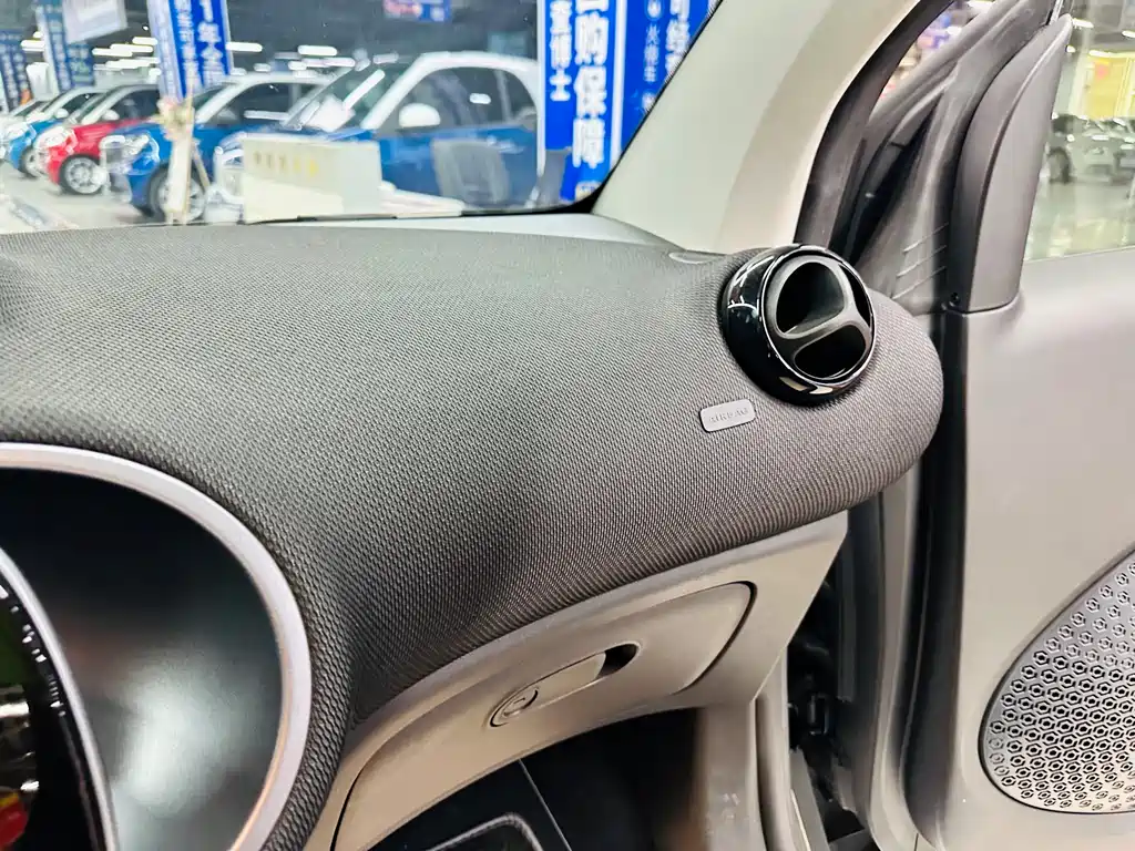 smart Fortwo 2018 — фото 28