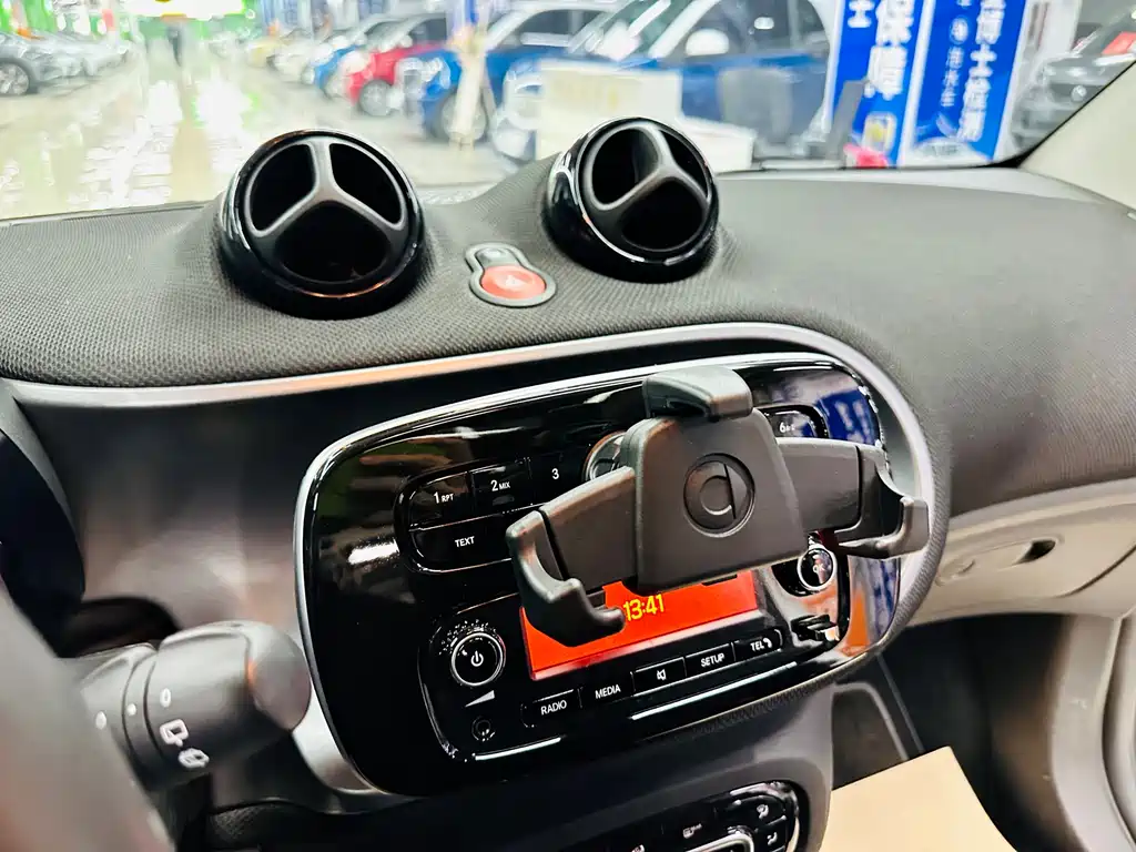 smart Fortwo 2018 — фото 27