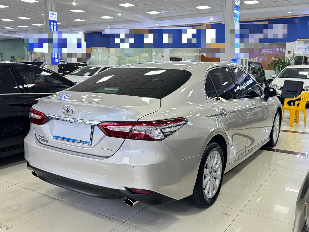 Toyota Camry 2018 — фото 15