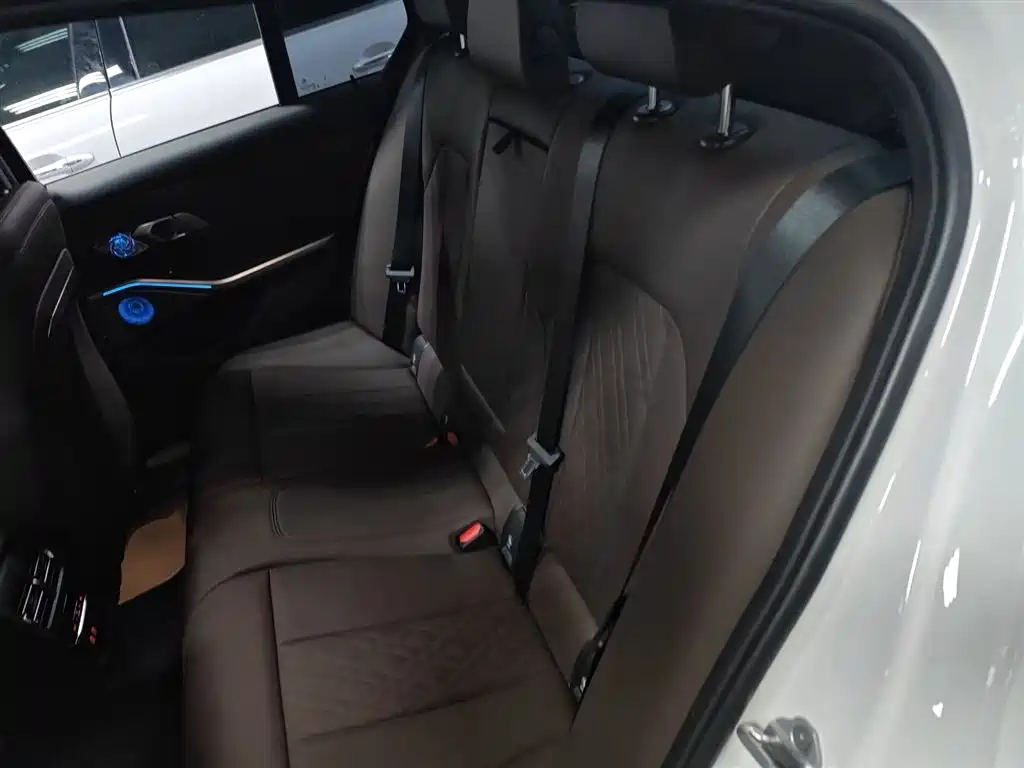 BMW 3 Series 2023 — фото 13