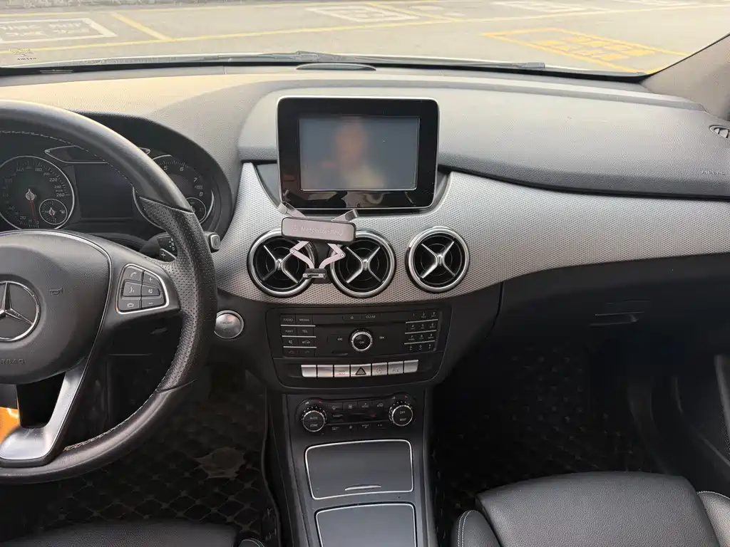 Mercedes-Benz B-Class 2016 — фото 26