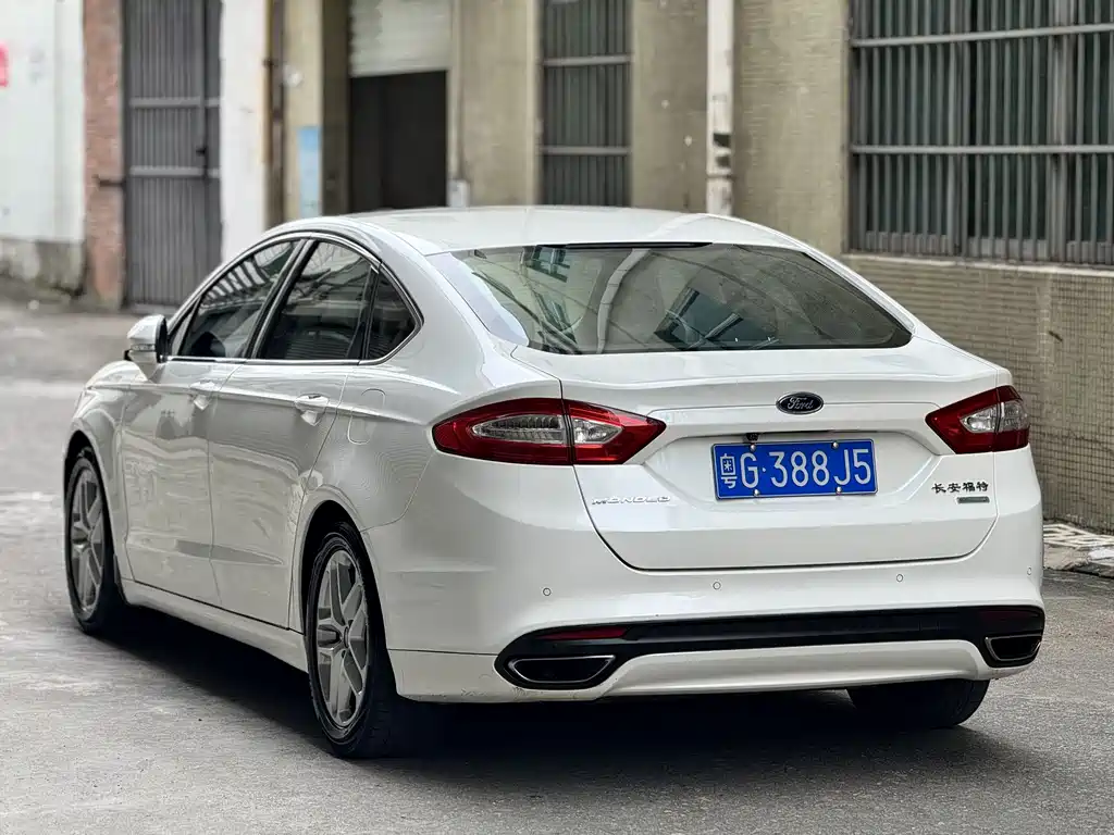 Ford Mondeo 2016 — фото 13
