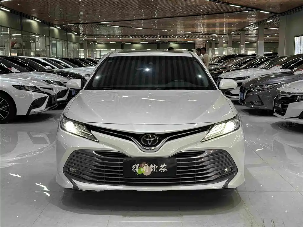 Toyota Camry 2020 — фото 2