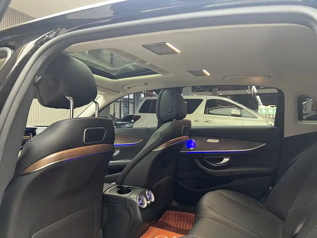 Mercedes-Benz E-Class 2018 — фото 13