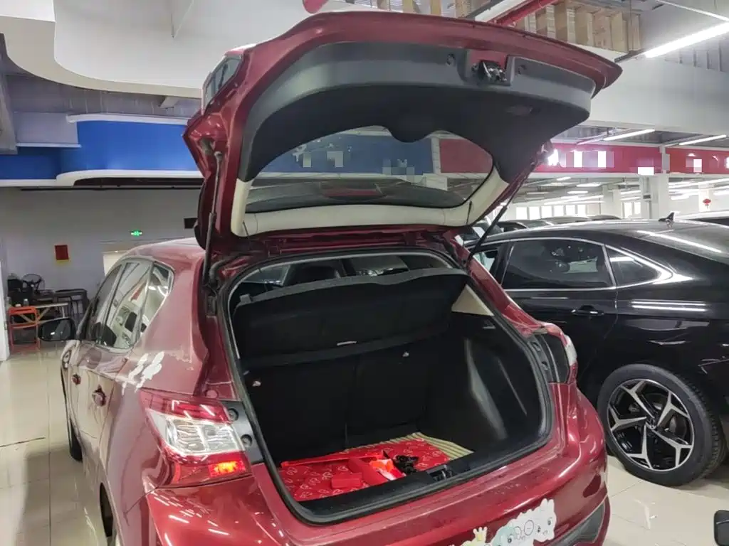 Nissan Tiida 2018 — фото 19