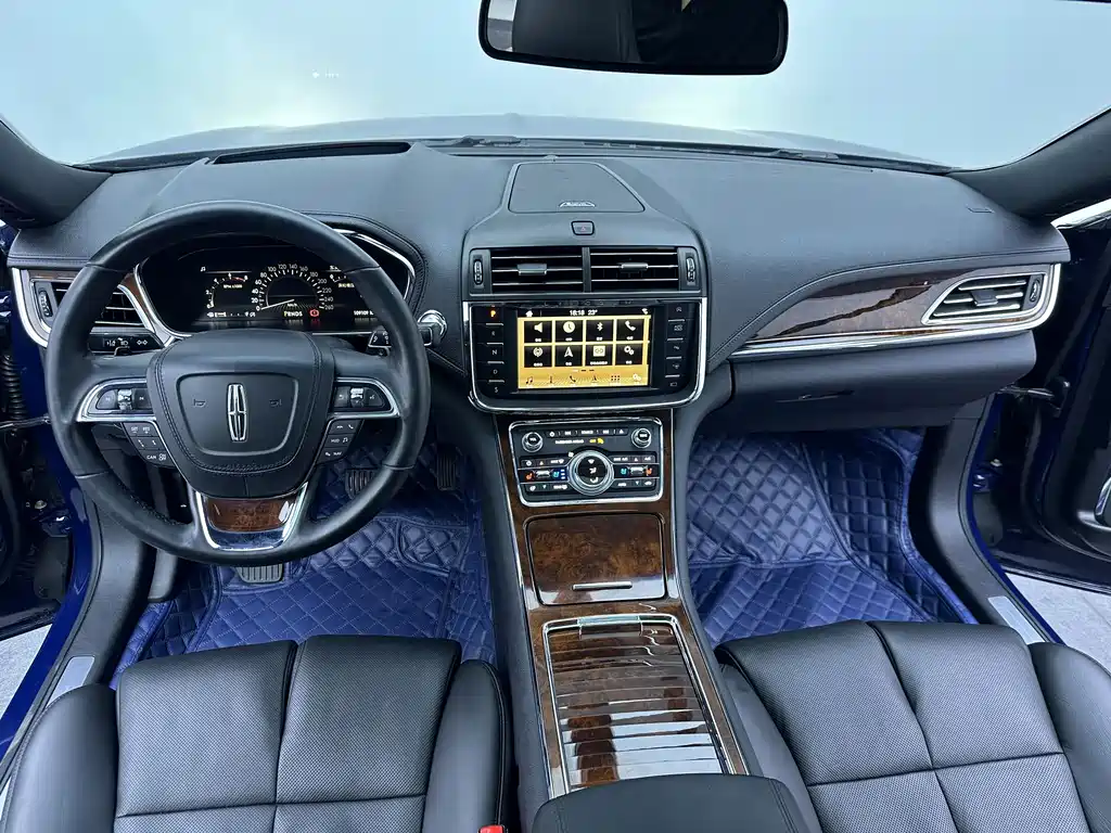 Lincoln Continental 2018 — фото 21