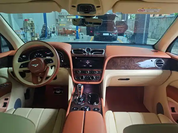 Bentley Bentayga 2021