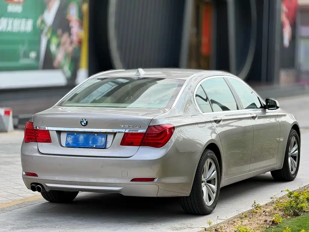 BMW 7 Series 2011 — фото 4