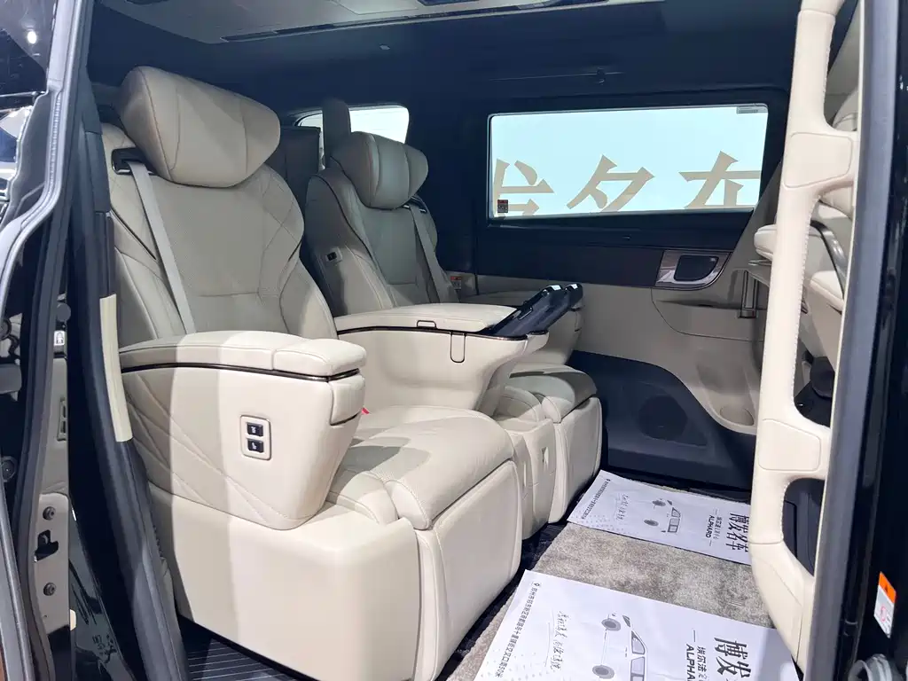 Toyota Vellfire 2025 — фото 10