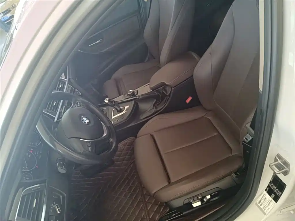 BMW 3 Series 2018 — фото 15