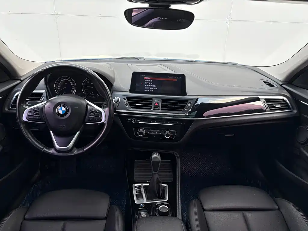 BMW 1 Series 2018 — фото 16