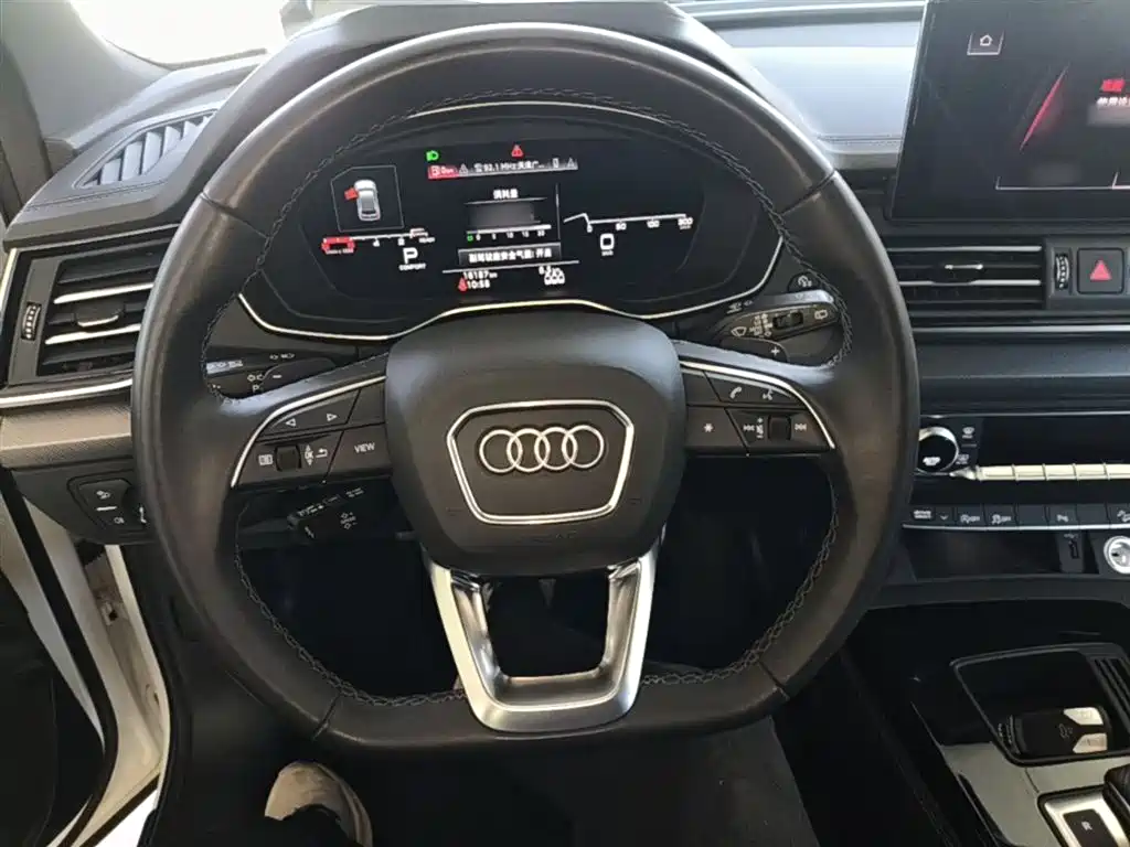 Audi Q5L 2024 — фото 11