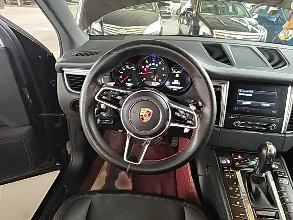 Porsche Macan 2018 — фото 11
