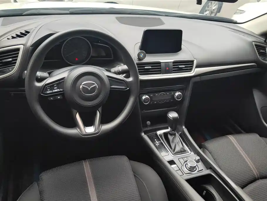 Mazda 3 Axela 2019 — фото 12