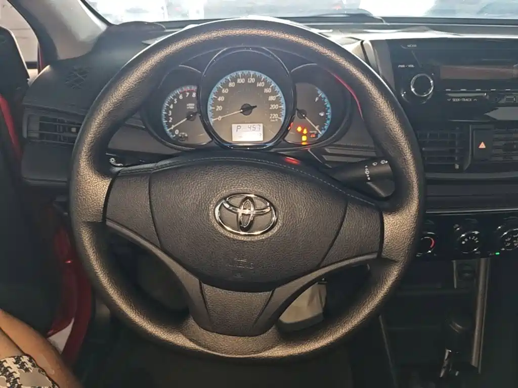 Toyota Yaris L 2019 — фото 11