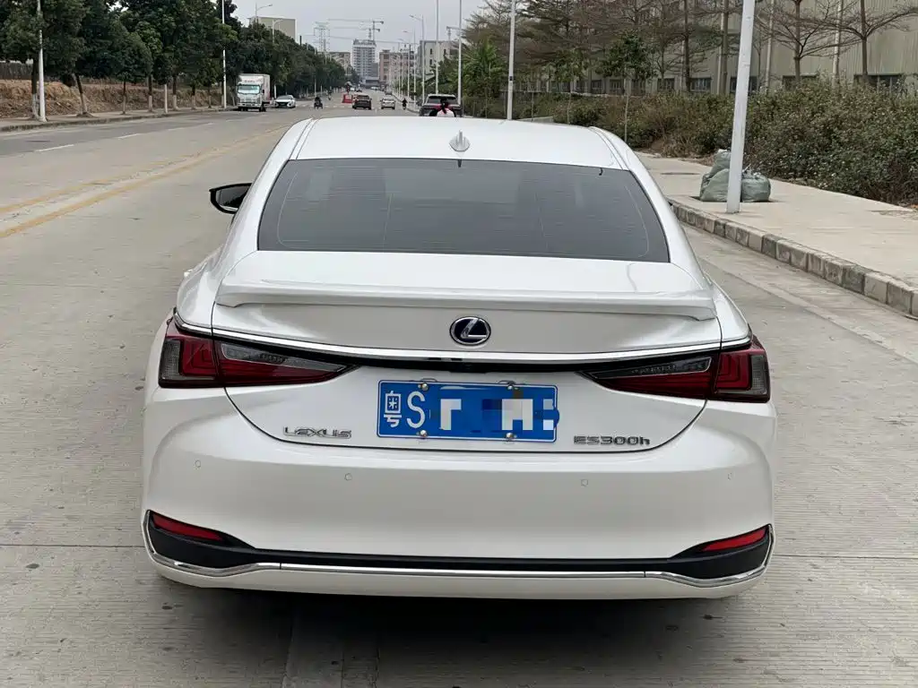 Lexus ES 2021 — фото 15