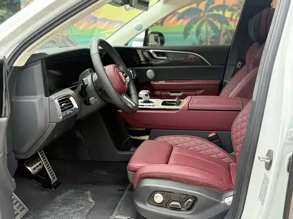 Hongqi E-HS9 2023