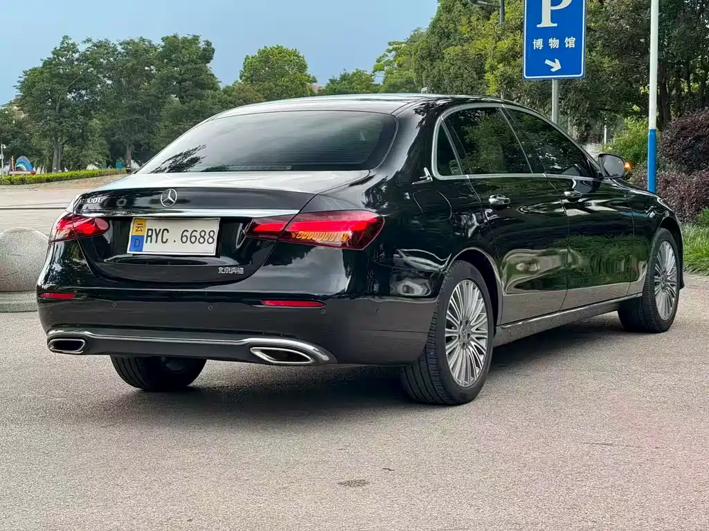 Mercedes-Benz E-Class 2022
