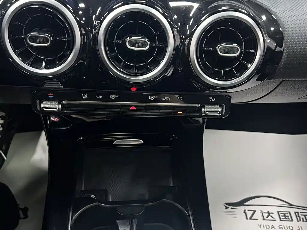 Mercedes-Benz A-Class 2023 — фото 18