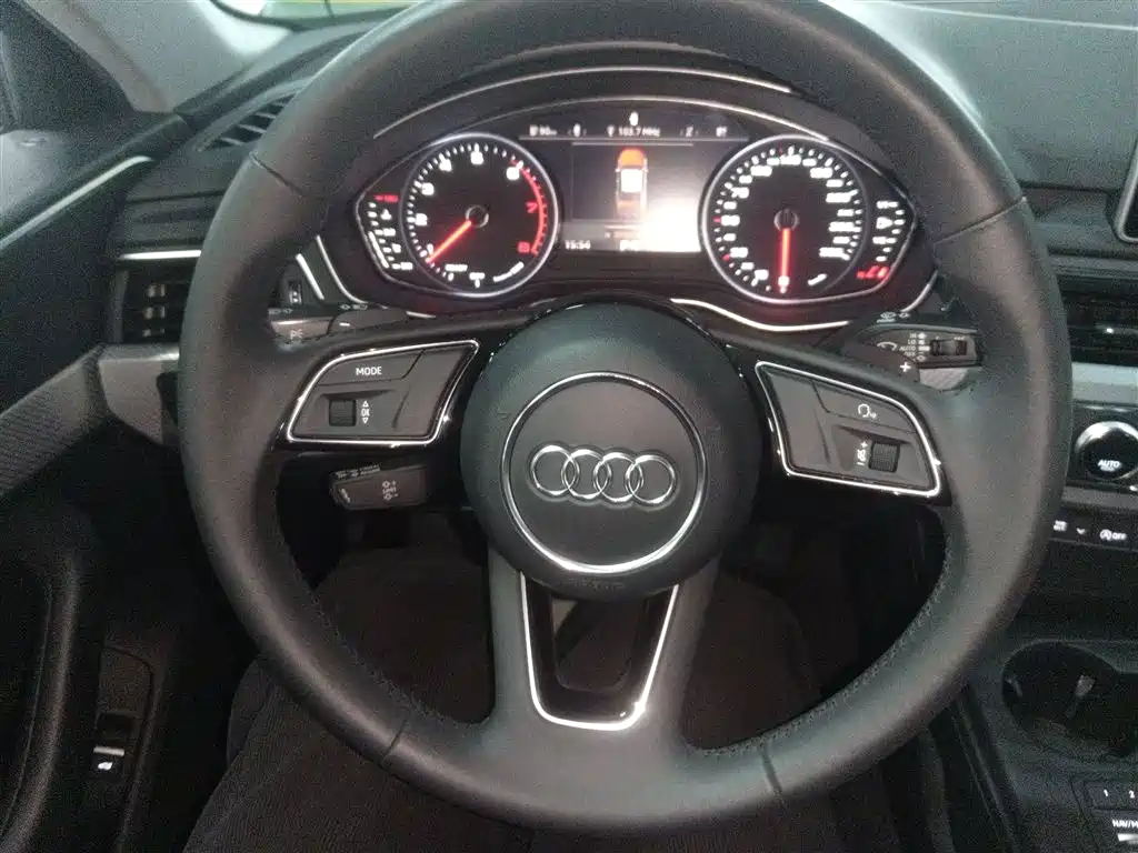 Audi A4L 2017 — фото 11
