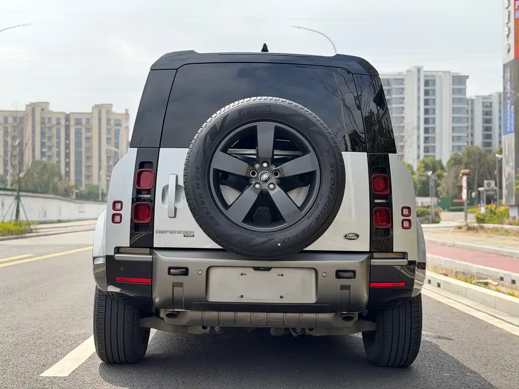 Land Rover Defender 2022 — фото 11