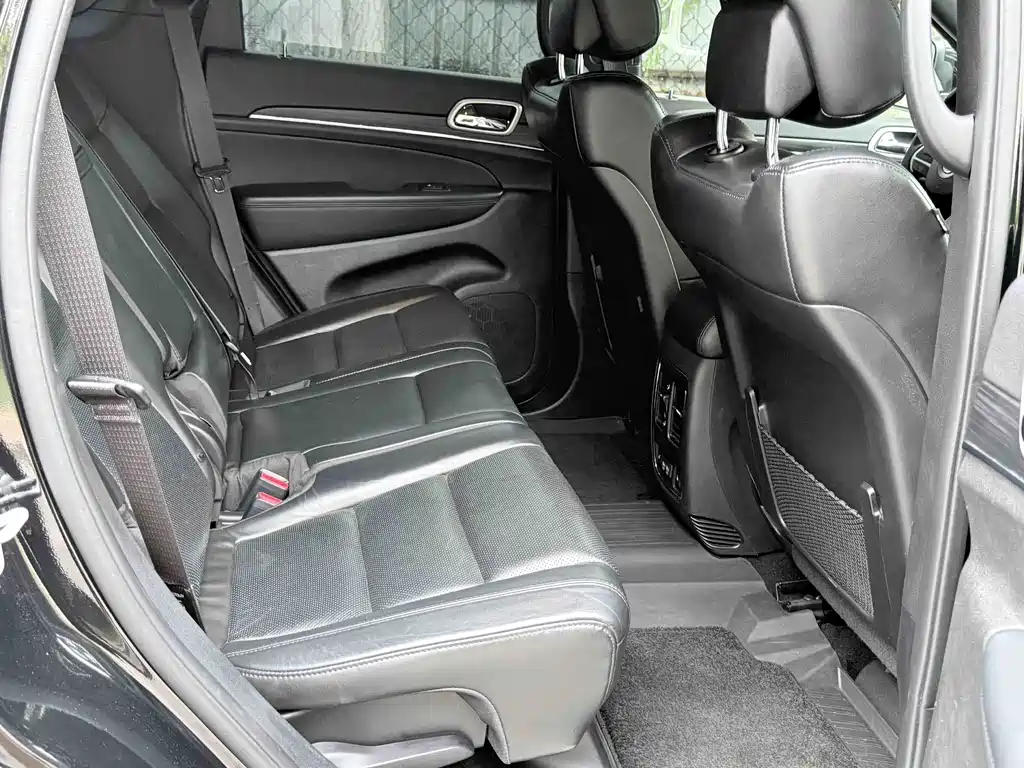 Jeep Grand Cherokee 2022 — фото 15