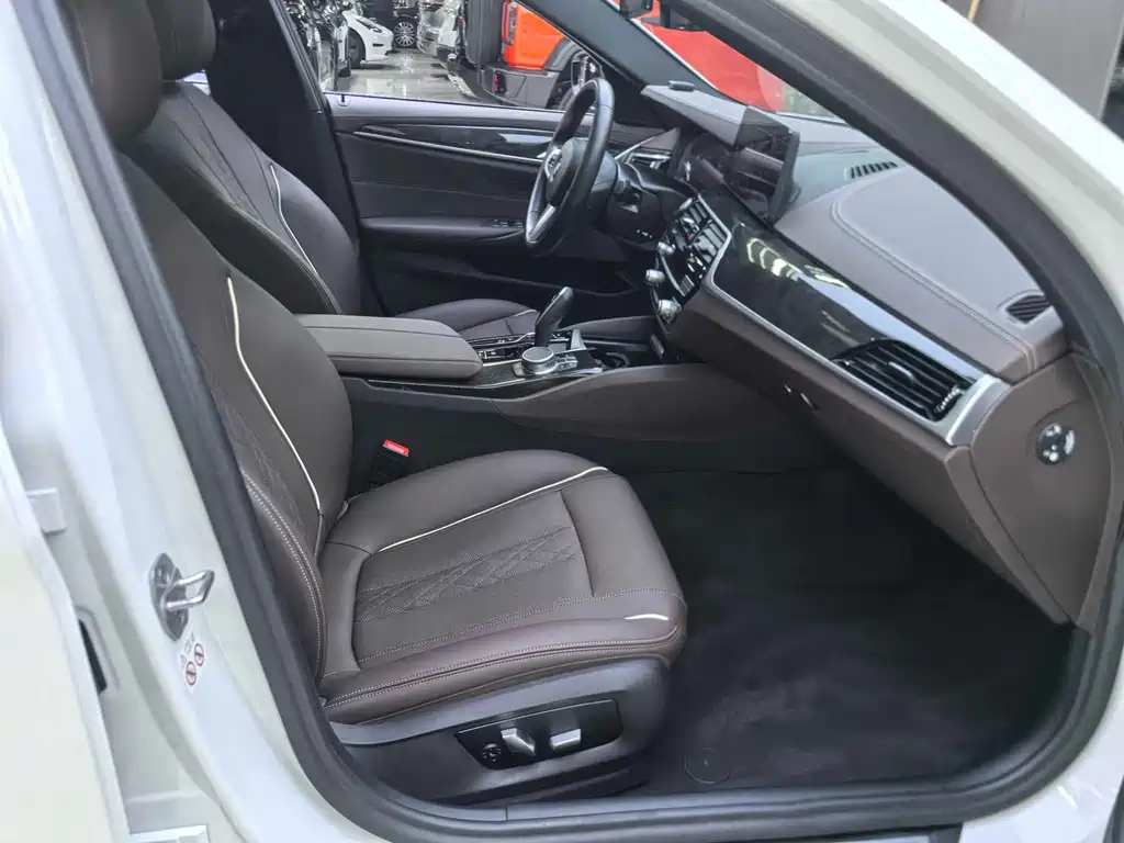 BMW 5 Series New Energy 2021 — фото 15