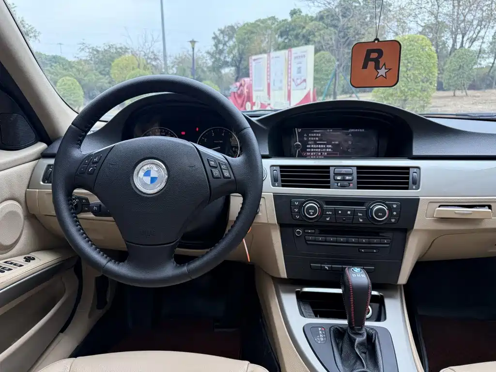 BMW 3 Series 2011 — фото 10