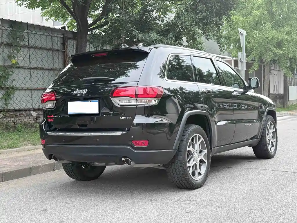Jeep Grand Cherokee 2022 — фото 17