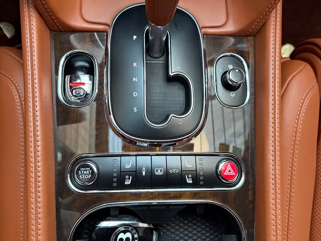 Bentley Flying Spur 2018 — фото 12