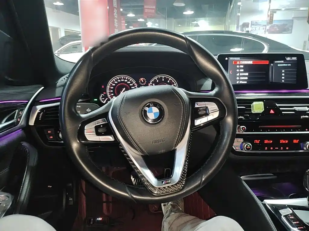 BMW 5 Series 2018 — фото 11