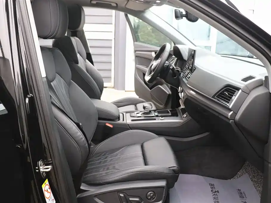 Audi Q5L 2023 — фото 23