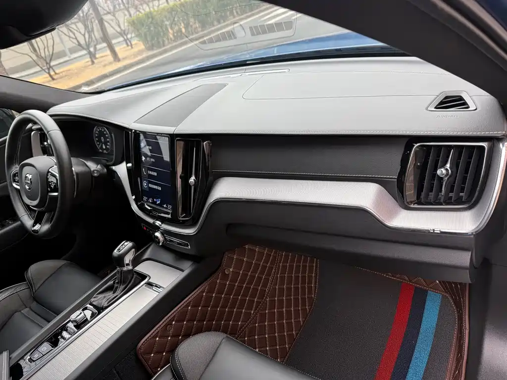 Volvo XC60 2020 — фото 16