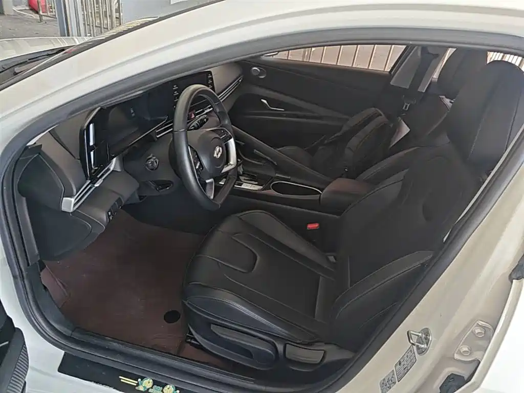 Hyundai Elantra 2022 — фото 15