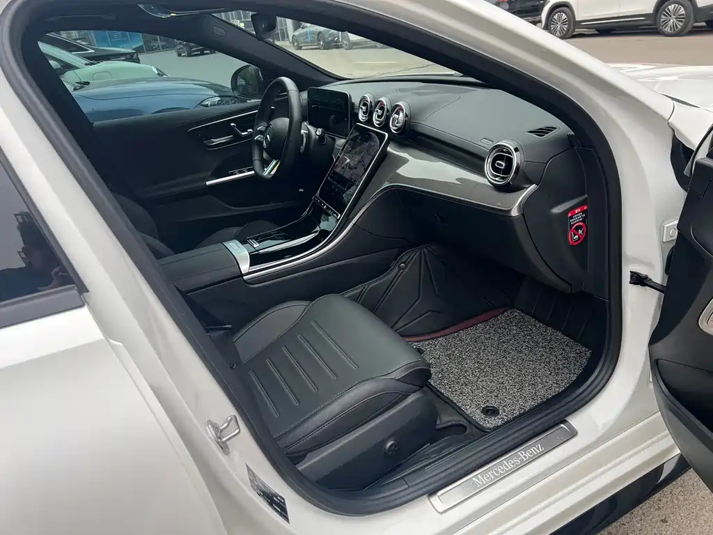 Mercedes-Benz C-Class 2023 — фото 10