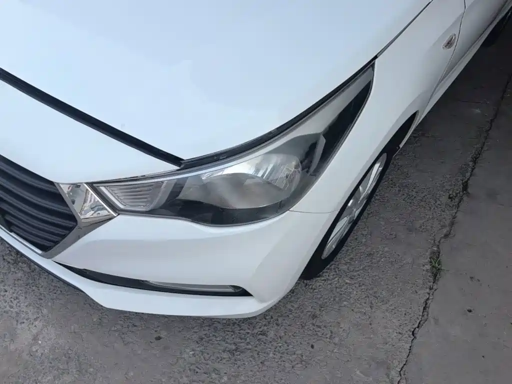Hyundai Verna 2017 — фото 24