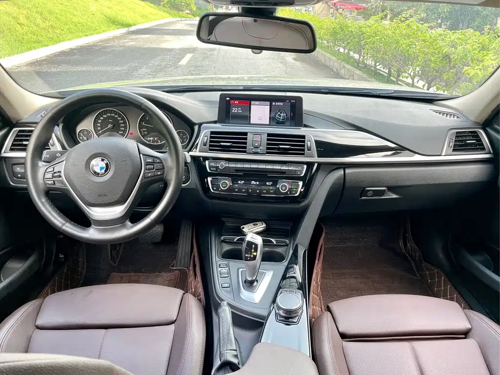 BMW 3 Series 2019 — фото 13