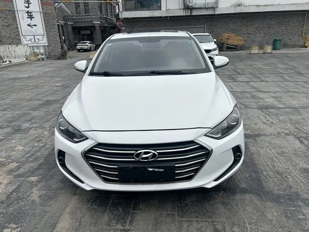 Hyundai Elantra 2017 — фото 2
