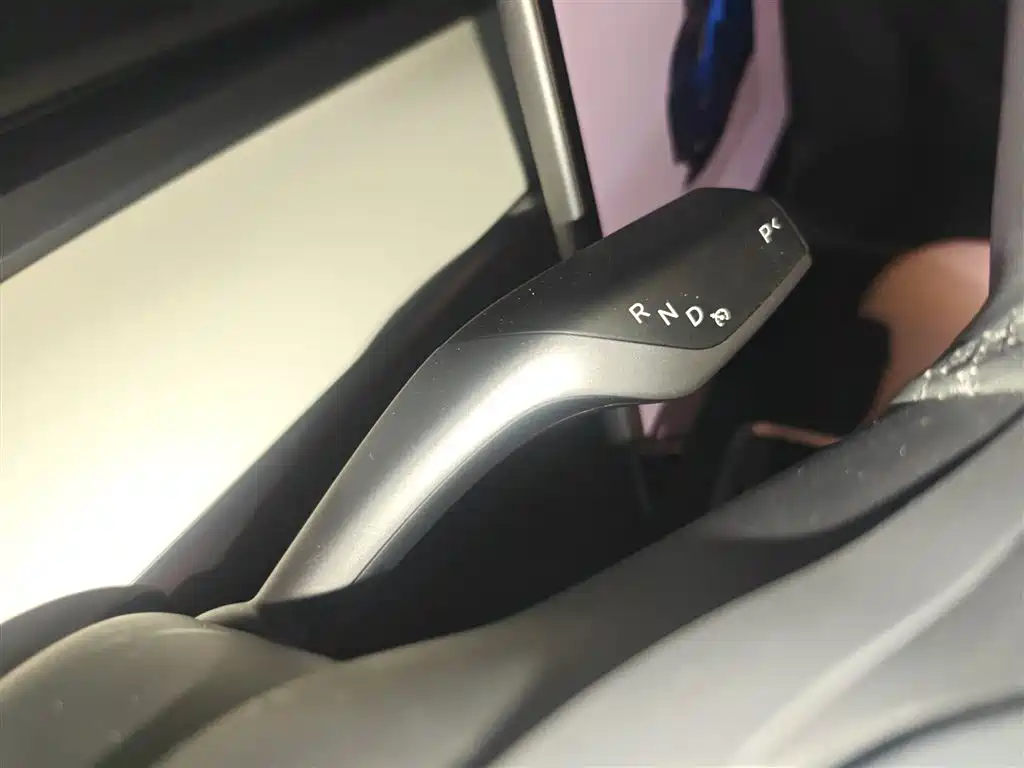 Tesla Model Y 2022 — фото 10