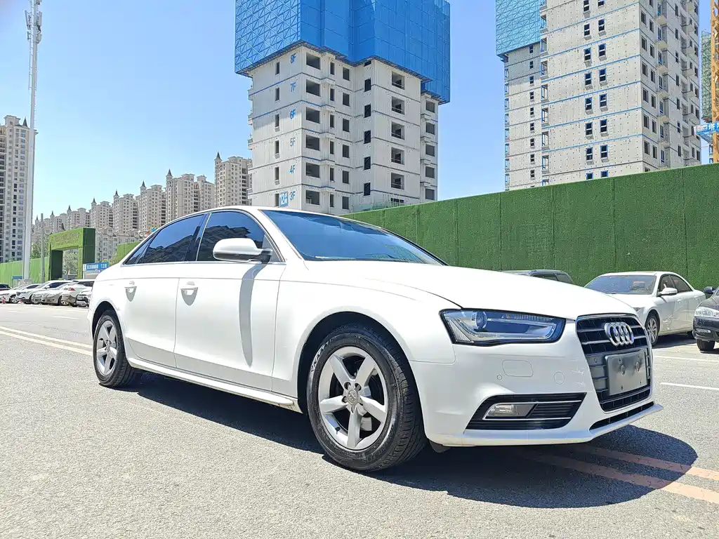 Audi A4L 2015 — фото 1