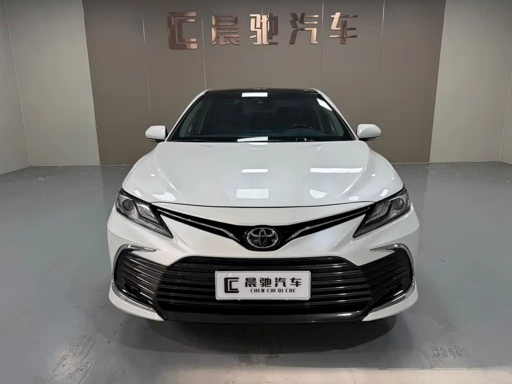 Toyota Camry 2023 — фото 2