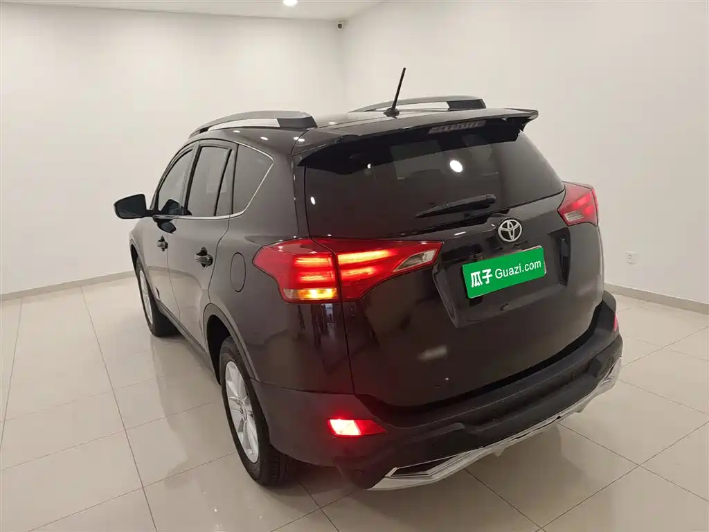 Toyota RAV4 2015 — фото 5
