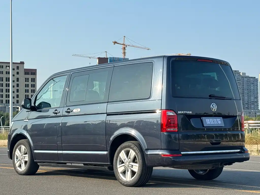 Volkswagen Multivan 2018 — фото 8