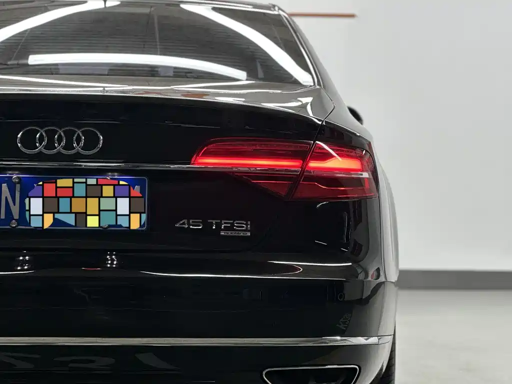 Audi A8 2017 — фото 9