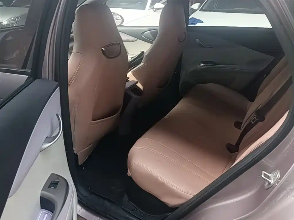 BYD Dolphin 2023 — фото 17