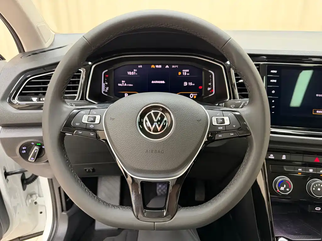 Volkswagen T-Roc 2023 — фото 8