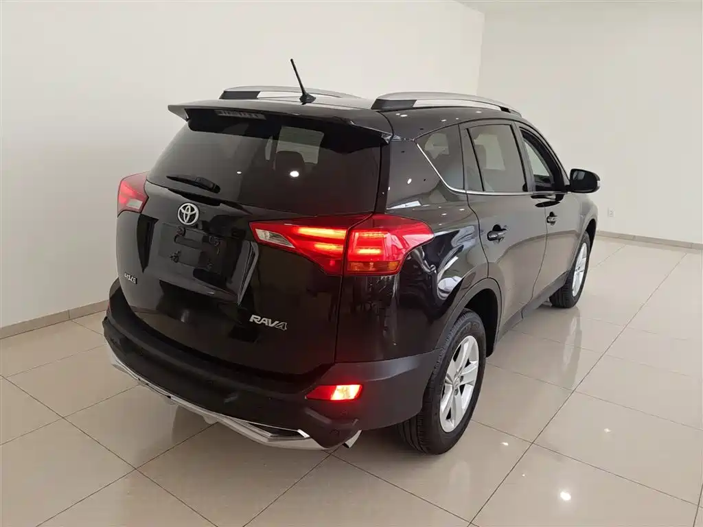 Toyota RAV4 2015 — фото 6